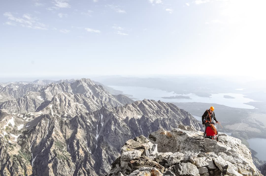 découvrez l'excitation des randonnées en pleine nature ! explorez des sentiers pittoresques, admirez des paysages à couper le souffle et connectez-vous avec l'environnement. que vous soyez débutant ou randonneur expérimenté, trouvez la destination idéale pour votre prochaine aventure en plein air.