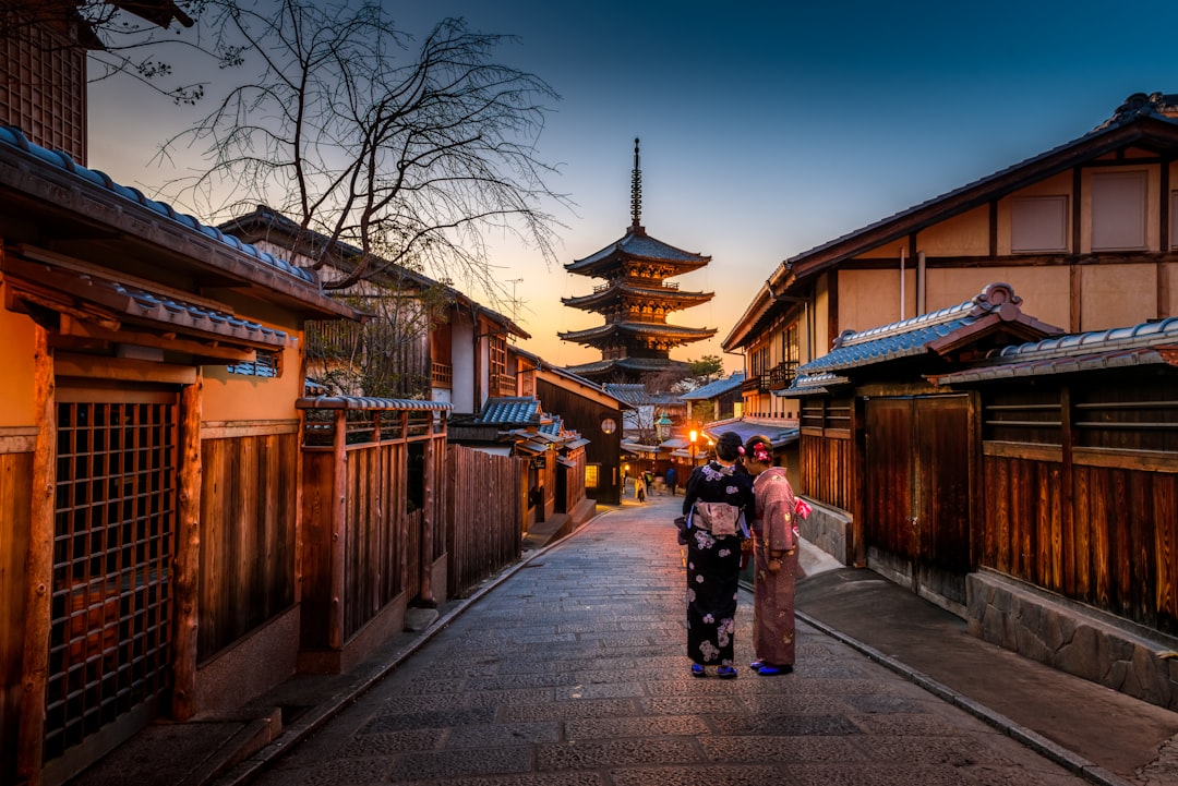 découvrez le voyage culturel : une expérience immersive qui vous plonge dans les traditions, l'art et l'histoire des destinations. explorez des paysages fascinants, goûtez à la gastronomie locale et rencontrez les habitants pour une aventure enrichissante.