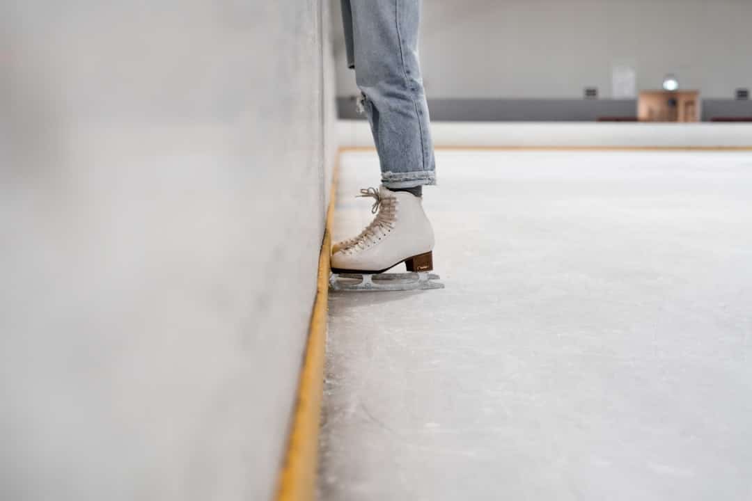 découvrez l'univers fascinant du patinage artistique, un sport alliant grâce, technique et émotions. explorez les techniques, les compétitions, et les étoiles de cette discipline, tout en apprenant comment elle enchante des millions de spectateurs à travers le monde.