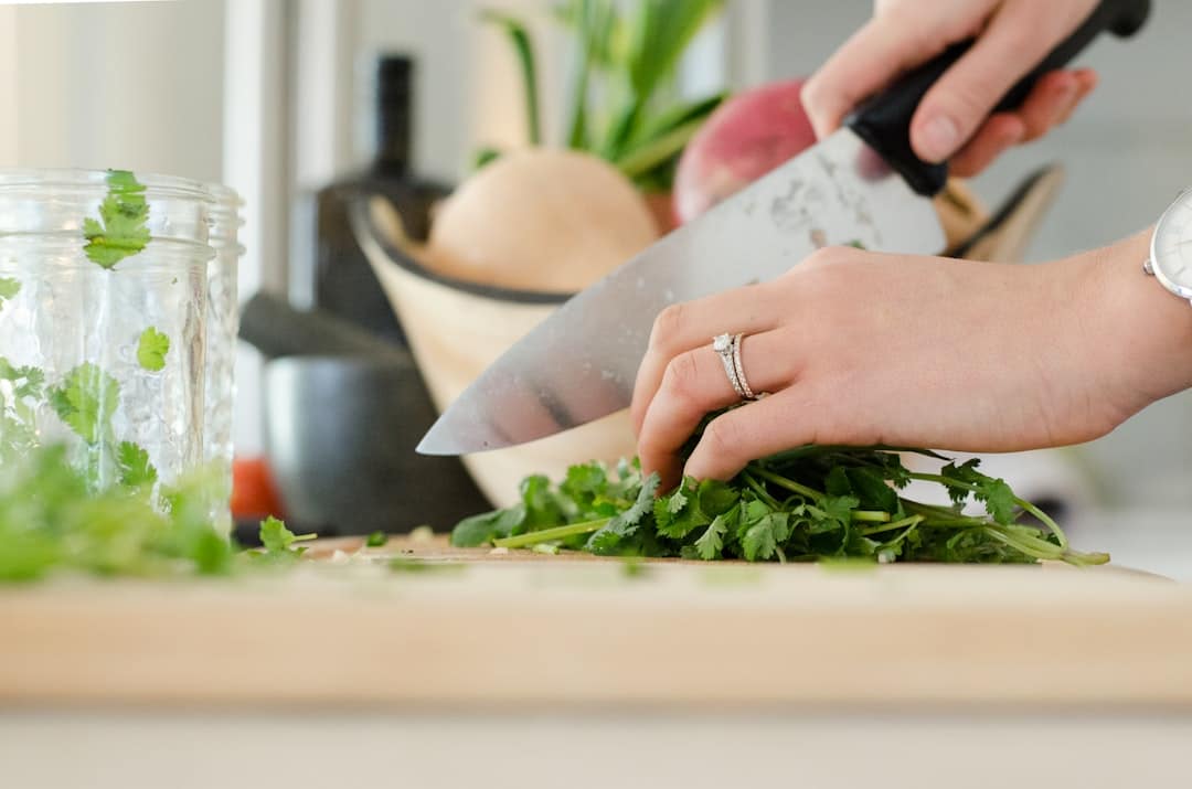 découvrez une variété de techniques de cuisine qui amélioreront vos compétences culinaires. apprenez des méthodes essentielles pour préparer des plats savoureux et maîtrisez l'art de la cuisson grâce à nos conseils et astuces pratiques.